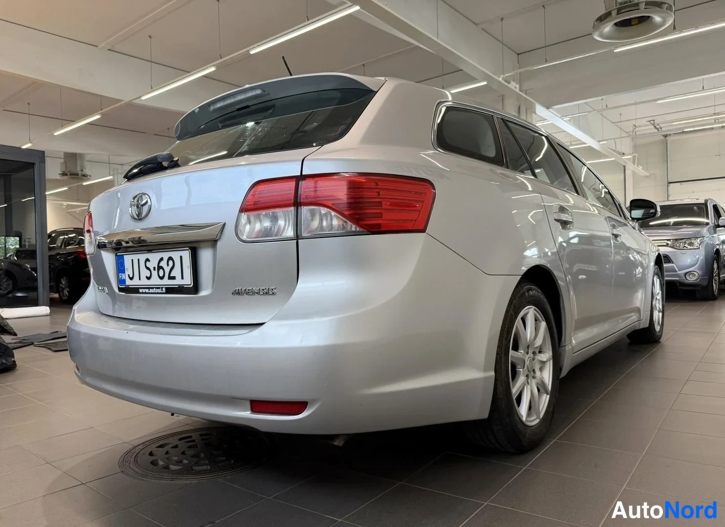 Hopea Toyota Avensis 2013, takaviisto, kuva 4