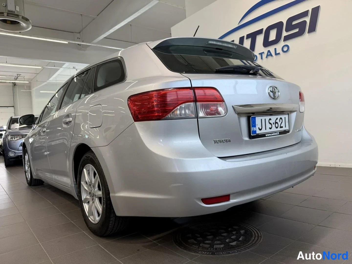 Hopea Toyota Avensis 2013, takaviisto, kuva 5