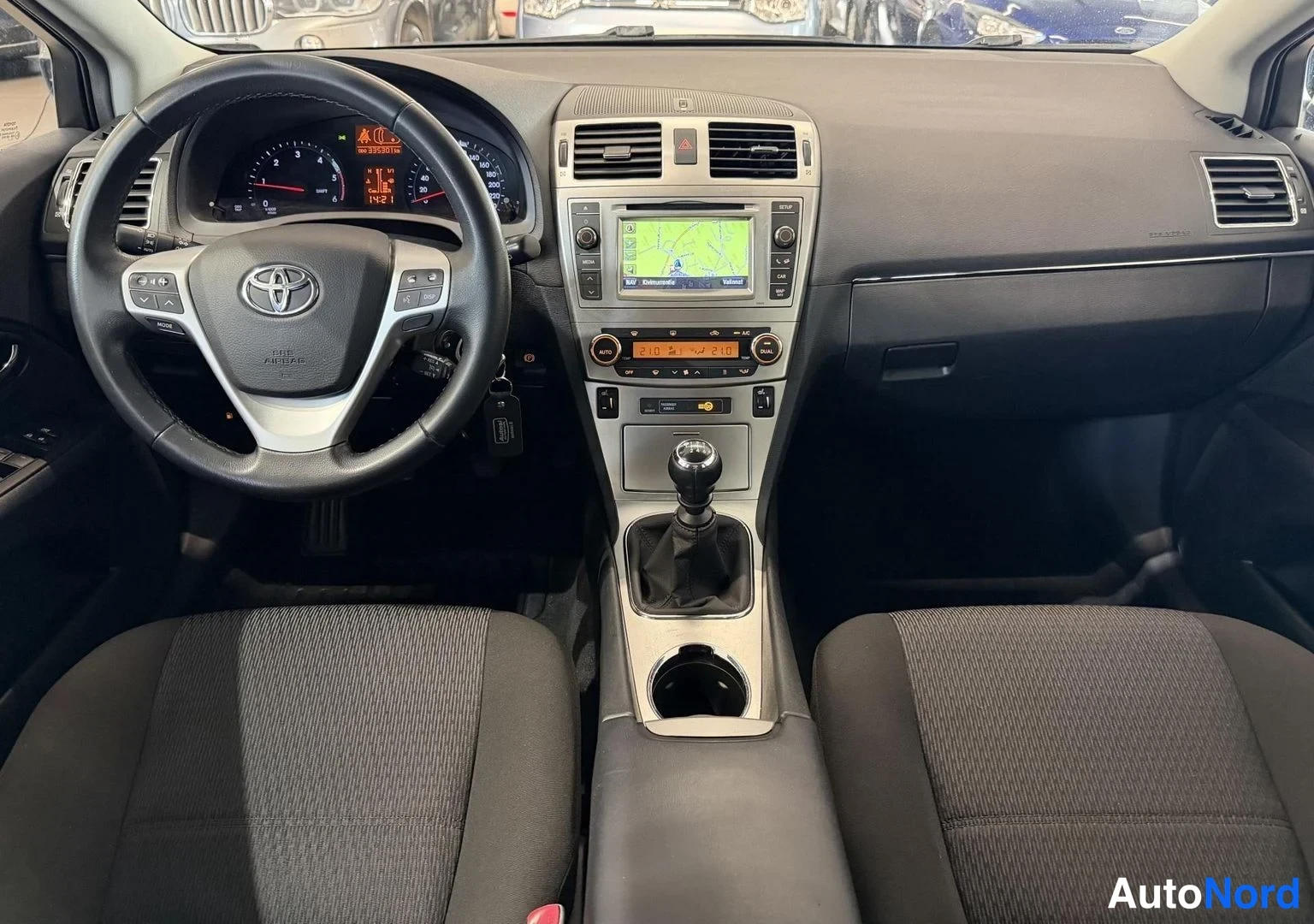 Hopea Toyota Avensis 2013, kuva 6