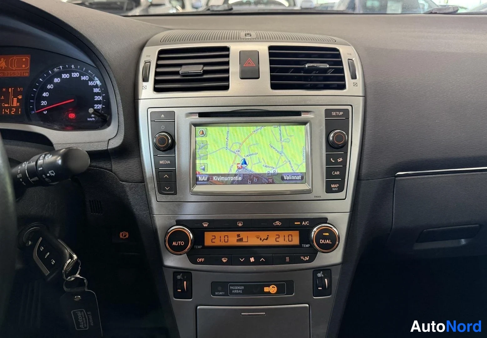 Hopea Toyota Avensis 2013, kuva 7