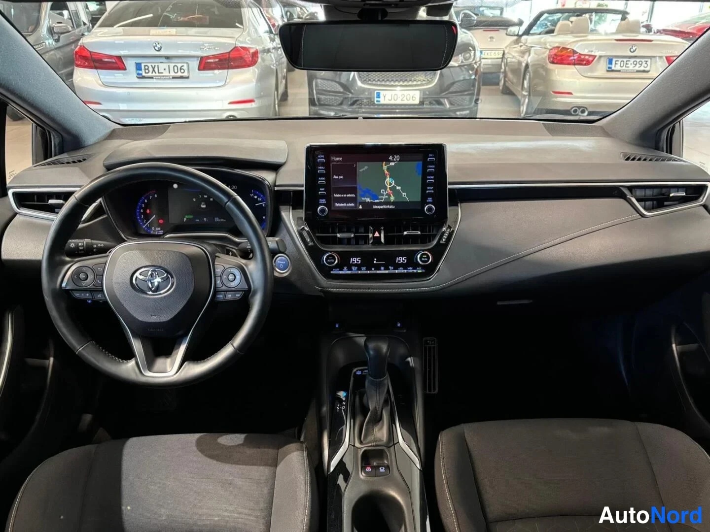 Musta Toyota Corolla Touring 2020, kuva 9