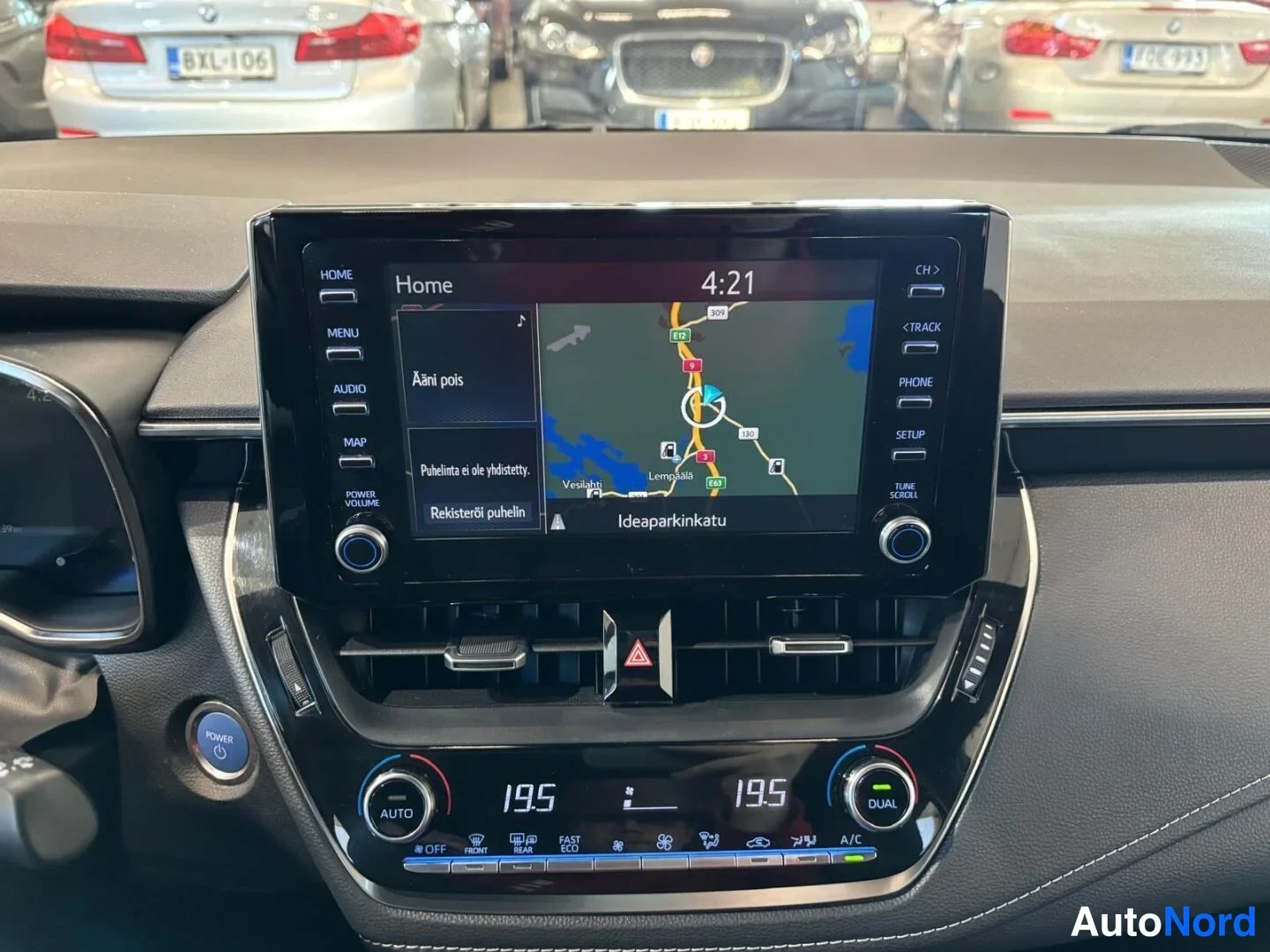 Musta Toyota Corolla Touring 2020, kuva 11