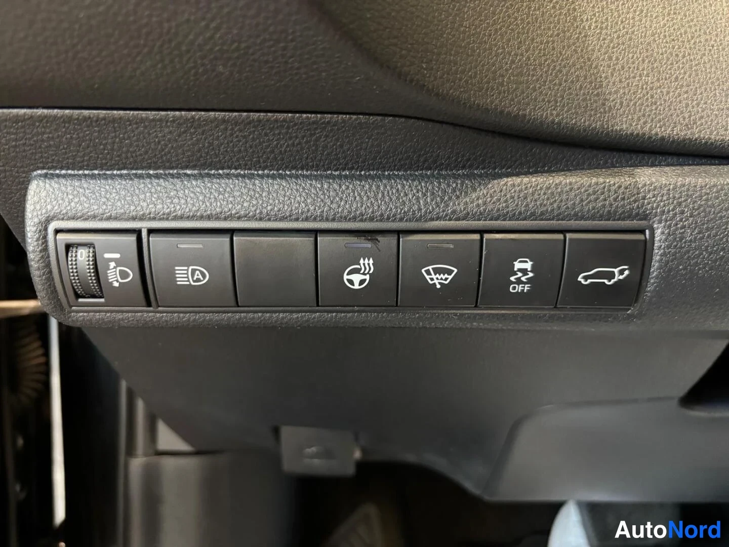 Musta Toyota Corolla Touring 2020, kuva 12