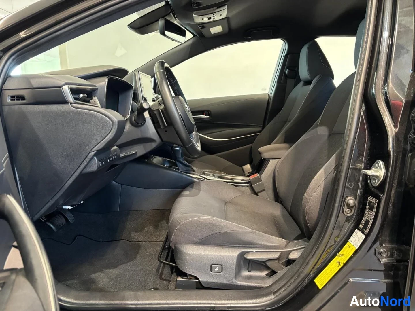 Musta Toyota Corolla Touring 2020, kuva 4
