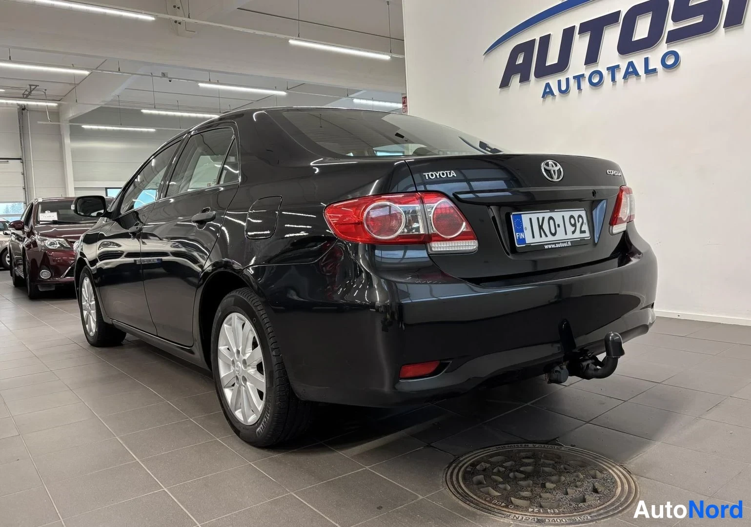Musta Toyota Corolla 2012, takaviisto, kuva 4