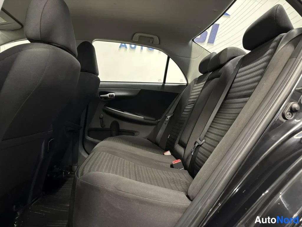 Musta Toyota Corolla 2012, kuva 7
