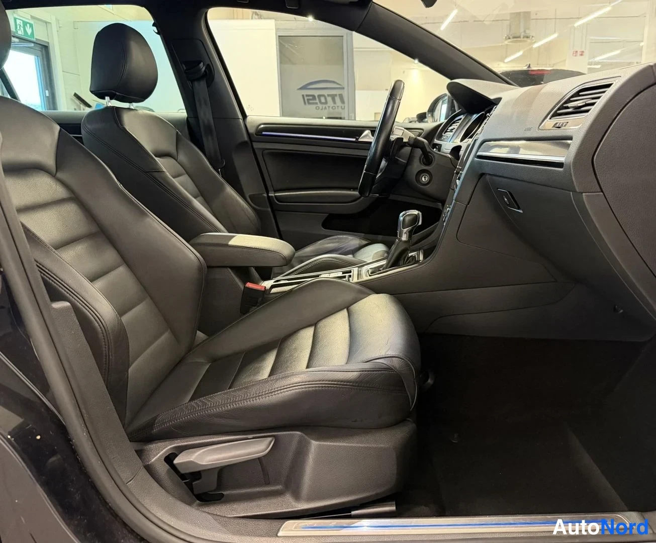 Musta Volkswagen Golf GTE 2015, kuva 11