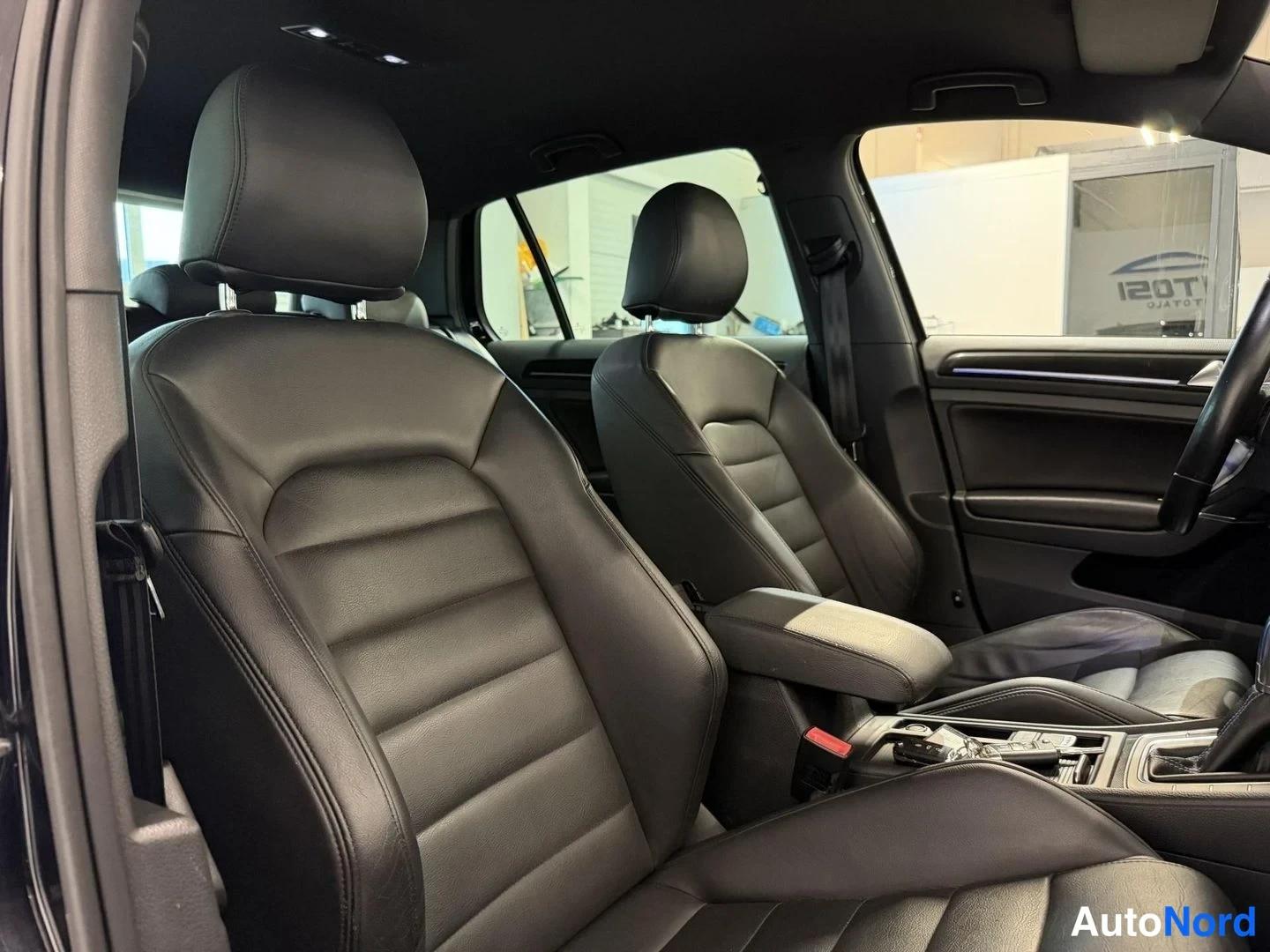 Musta Volkswagen Golf GTE 2015, kuva 12