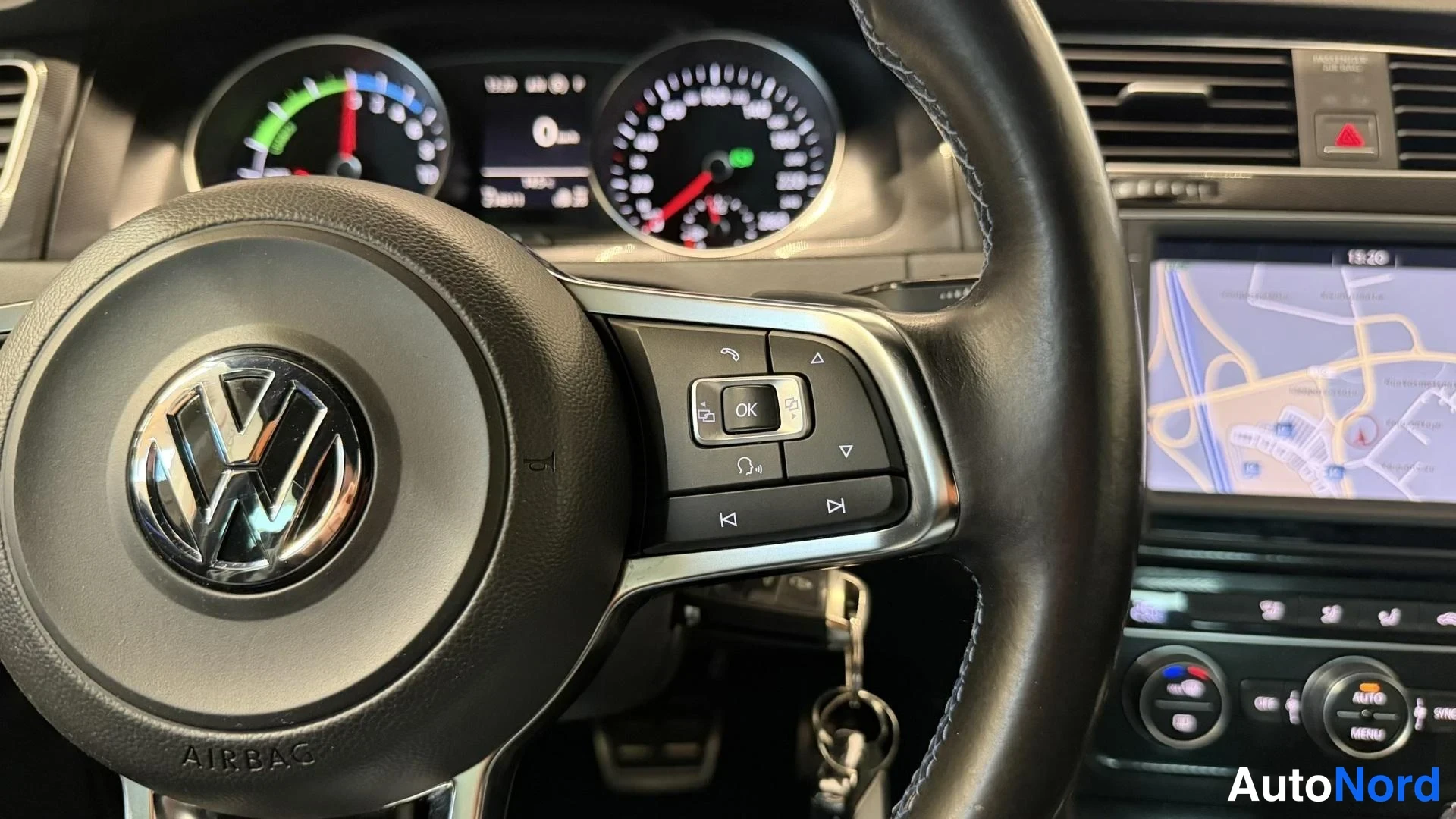 Musta Volkswagen Golf GTE 2015, kuva 15