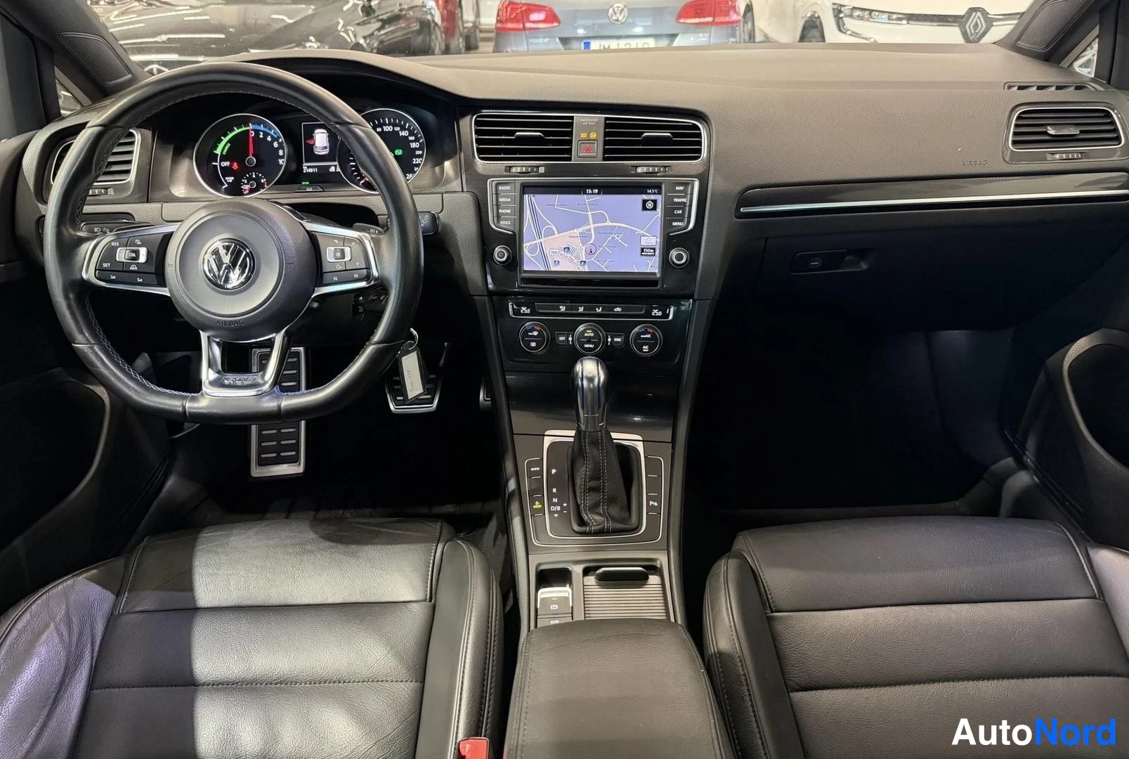 Musta Volkswagen Golf GTE 2015, kuva 6