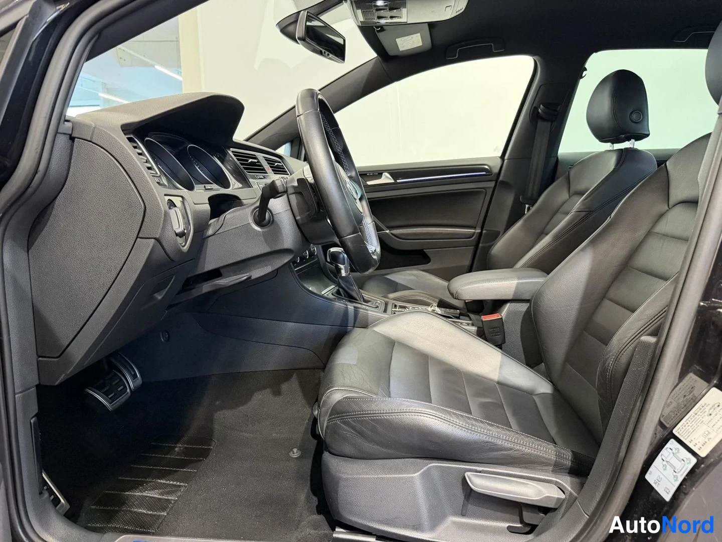 Musta Volkswagen Golf GTE 2015, kuva 8