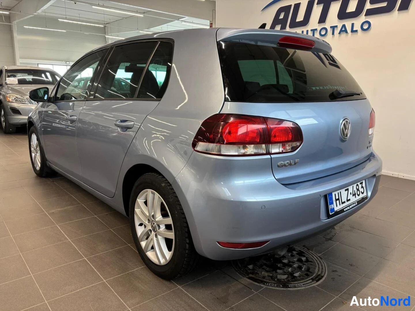 Sininen Volkswagen Golf 2010, takaviisto, kuva 5