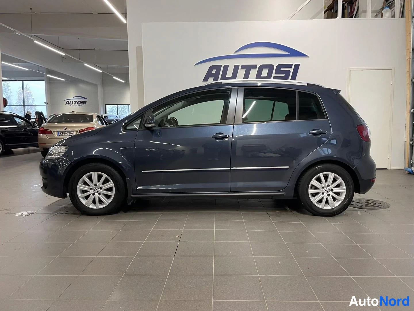 Sininen Volkswagen Golf Plus 2012, sivulta, kuva 4