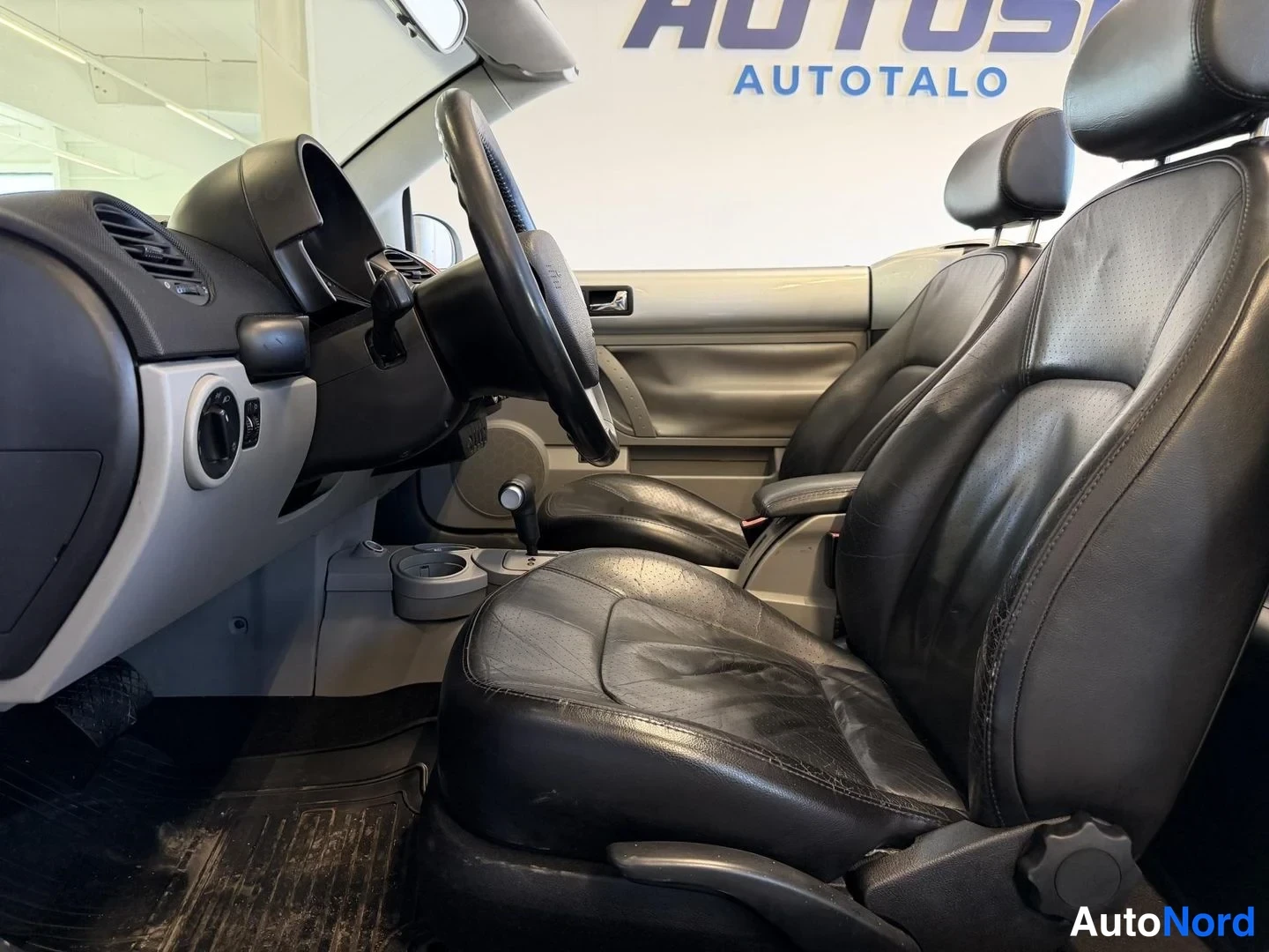 Hopea Volkswagen New Beetle Cabriolet 2004, kuva 15