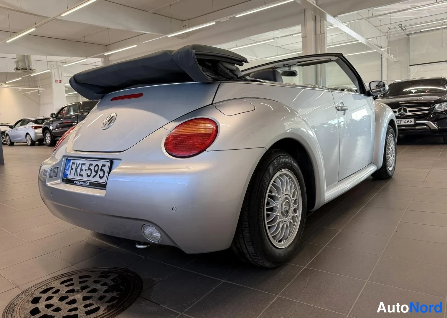 Hopea Volkswagen New Beetle Cabriolet 2004, takaviisto, kuva 5