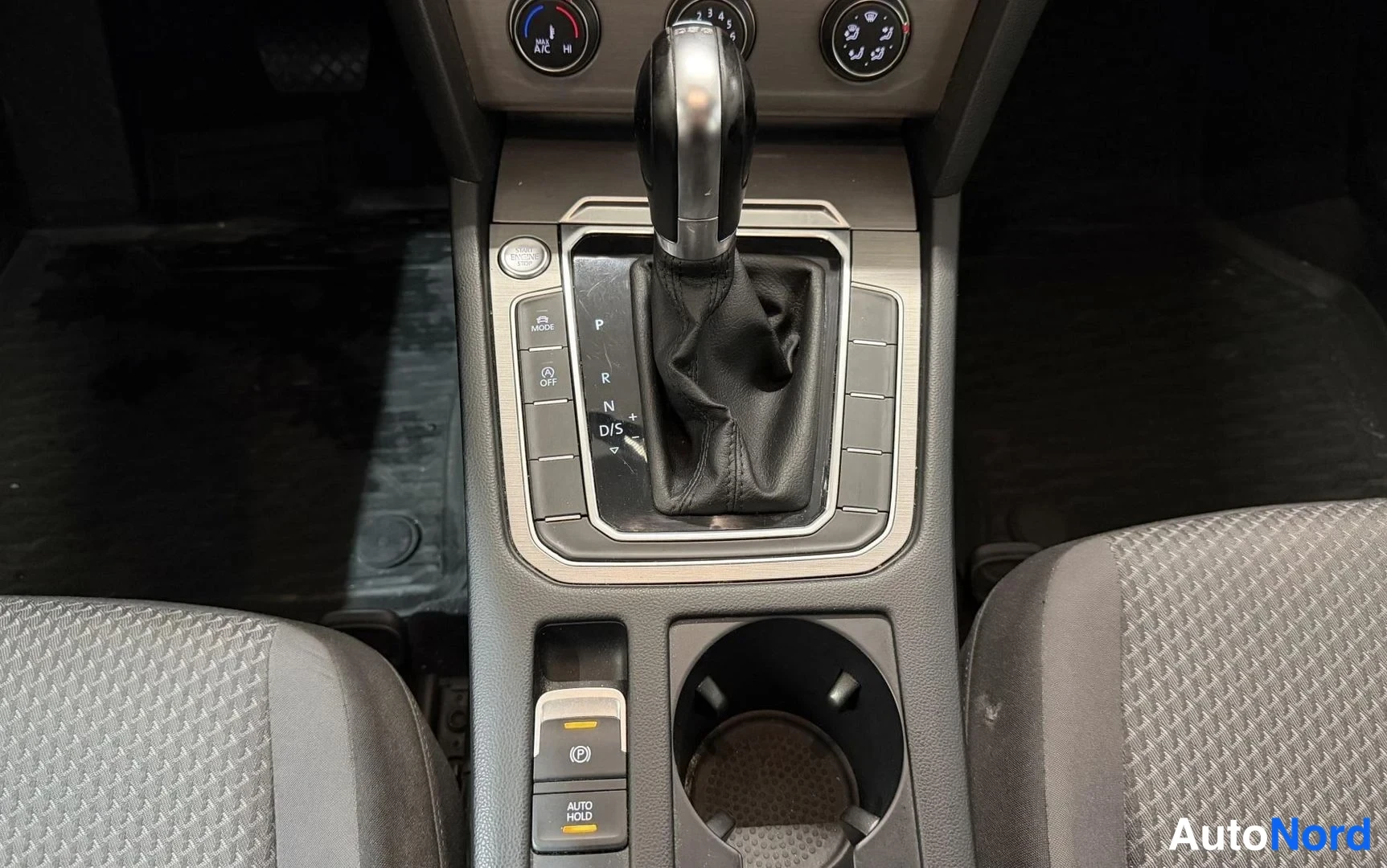 Harmaa Volkswagen Passat 2016, kuva 12