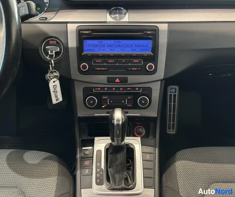 Beige Volkswagen Passat 2011, kuva 13