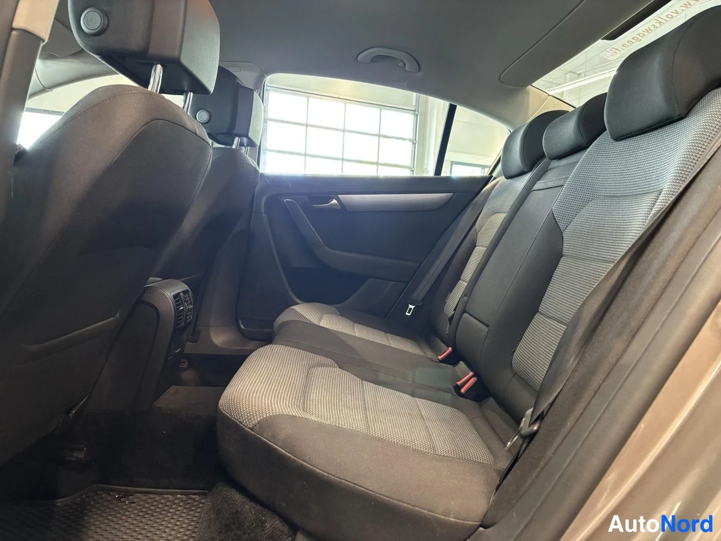 Beige Volkswagen Passat 2011, kuva 7