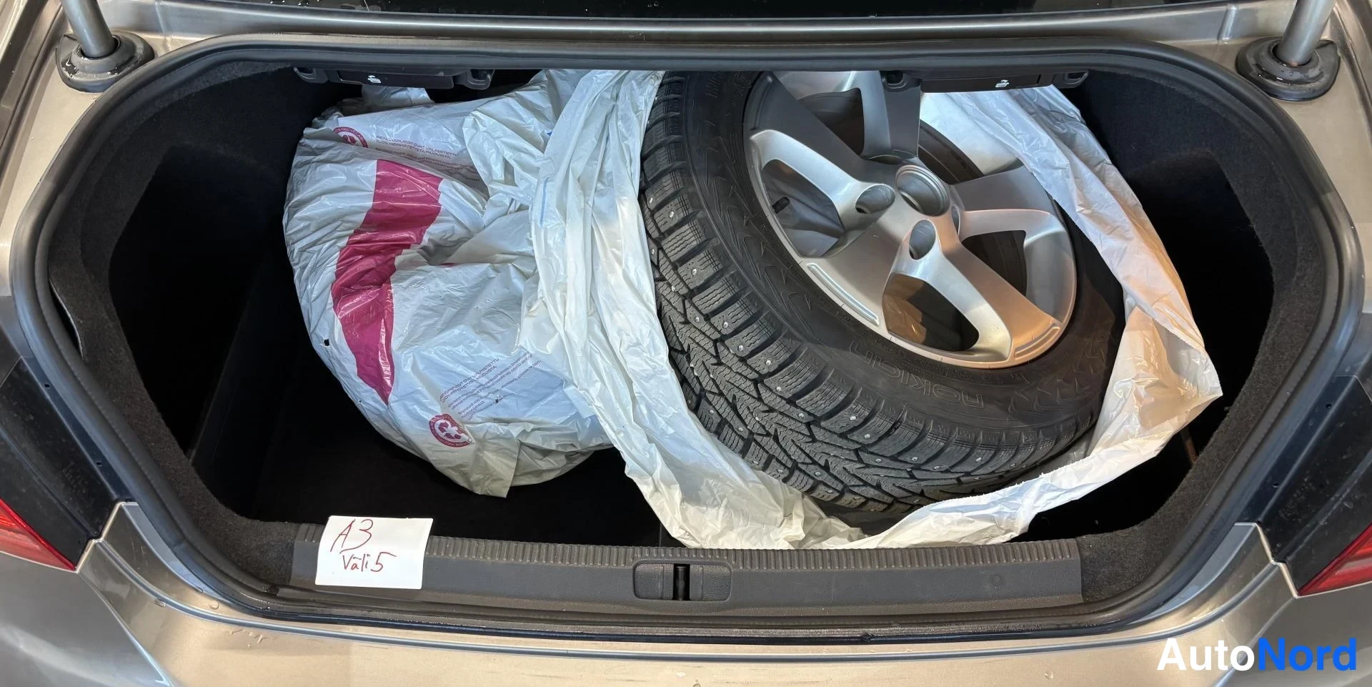 Beige Volkswagen Passat 2011, kuva 8