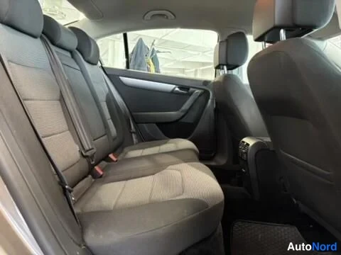 Beige Volkswagen Passat 2011, kuva 9
