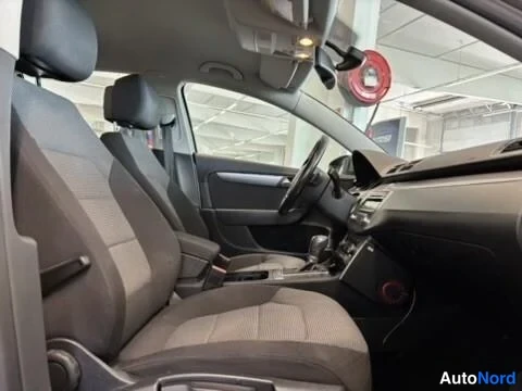 Beige Volkswagen Passat 2011, kuva 10
