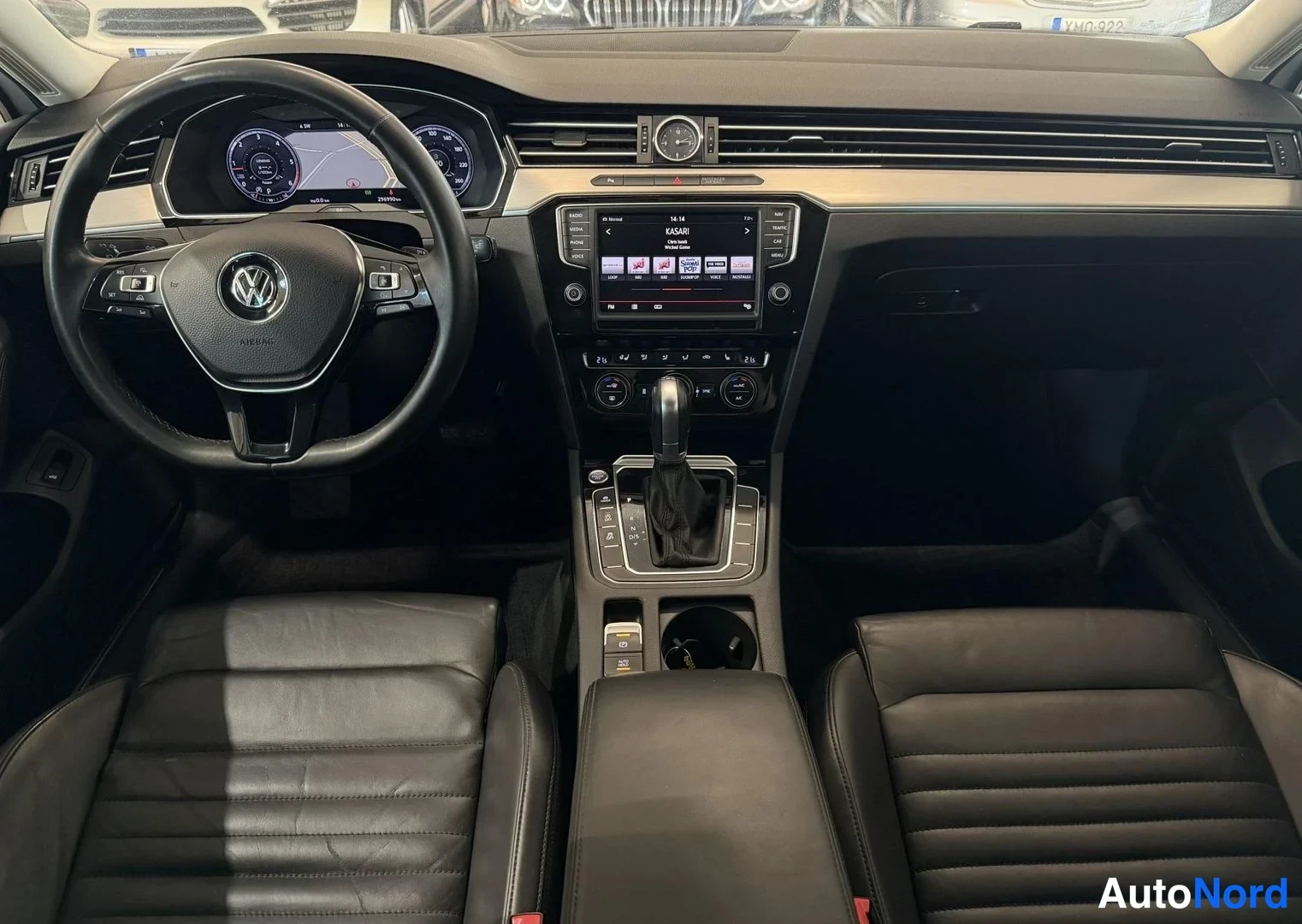 Valkoinen Volkswagen Passat Variant 2016, kuva 16