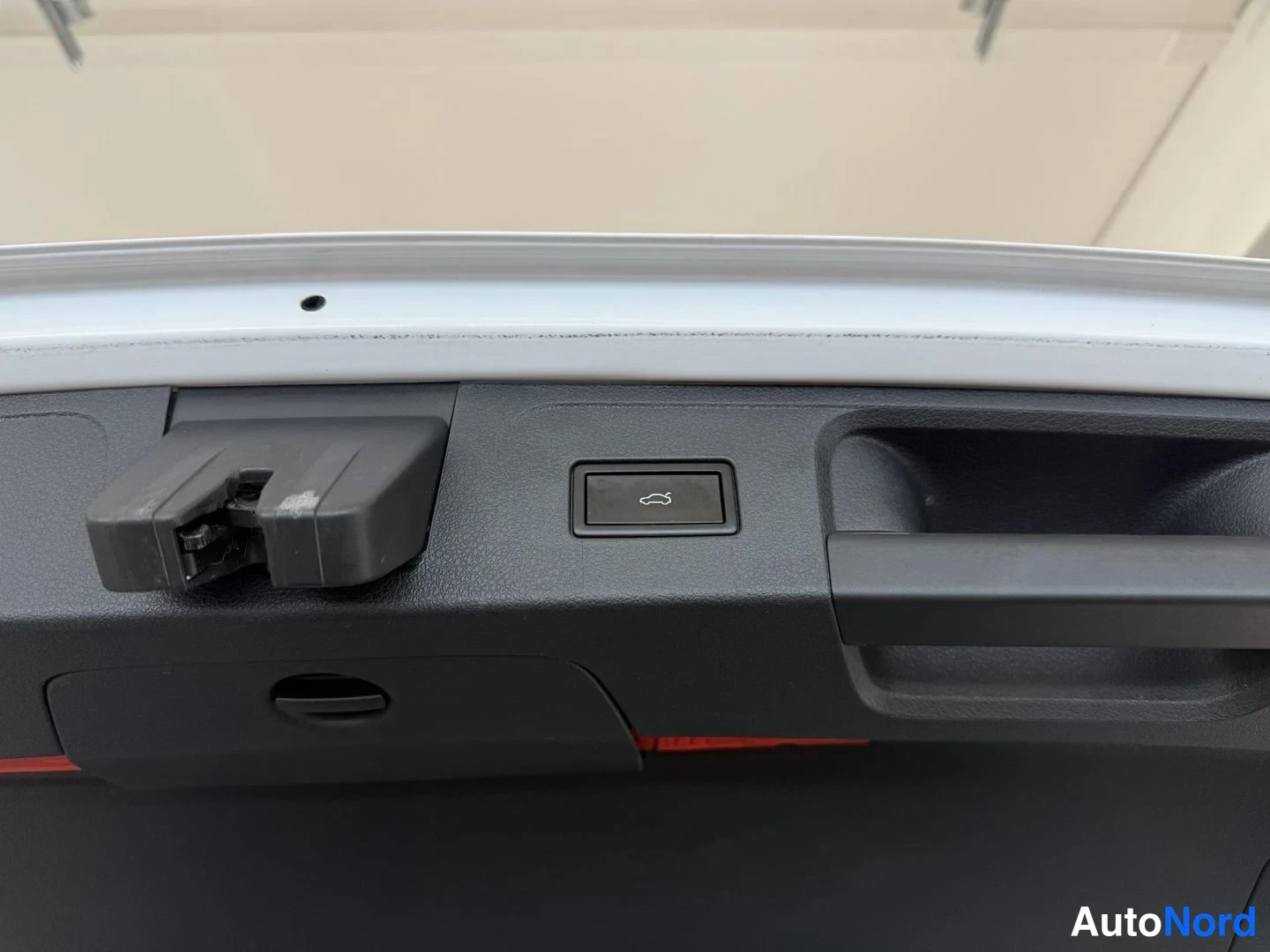 Valkoinen Volkswagen Passat Variant 2016, kuva 19