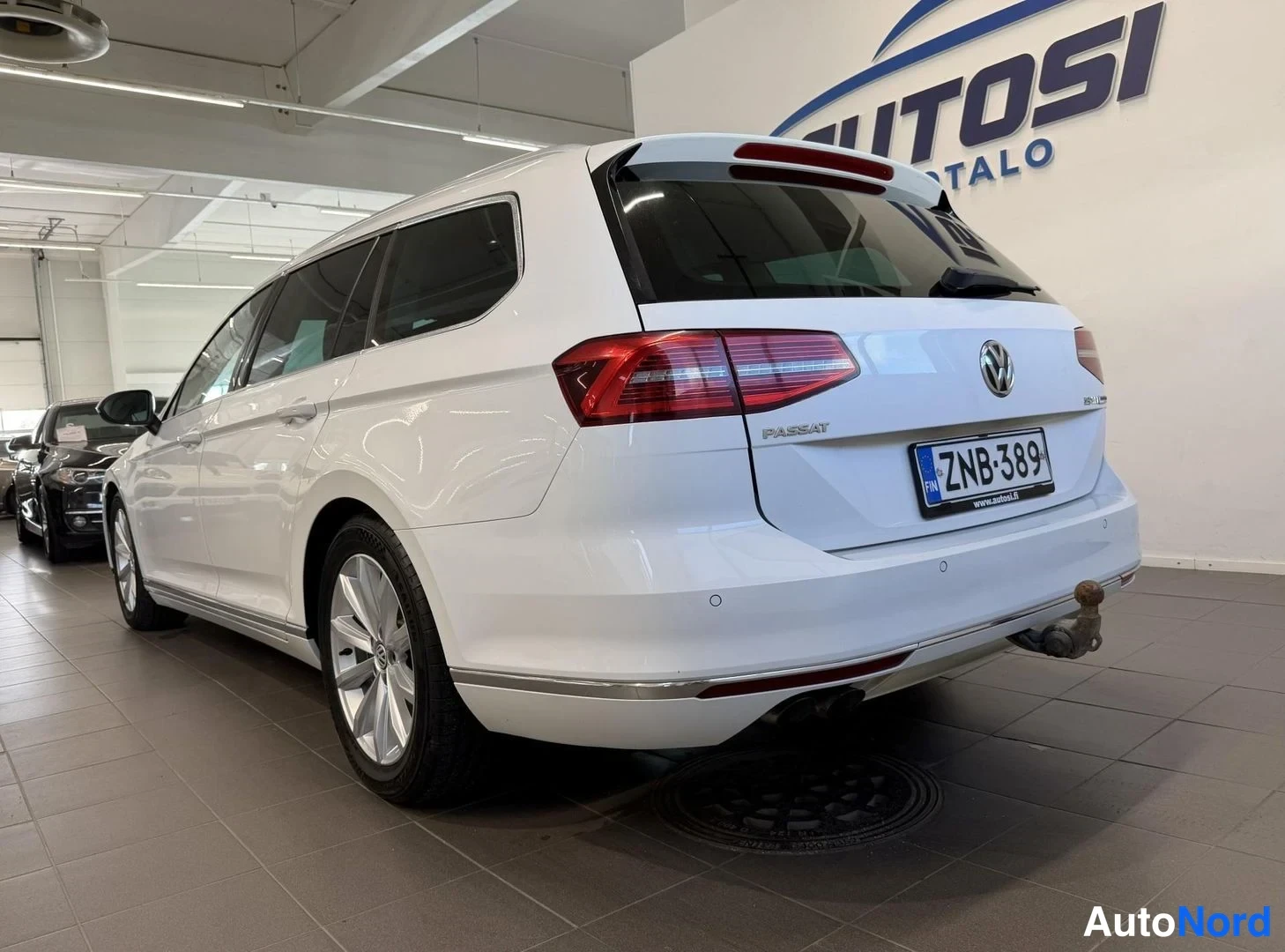 Valkoinen Volkswagen Passat Variant 2016, takaviisto, kuva 8