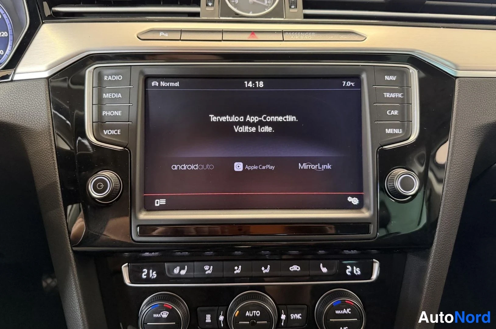 Valkoinen Volkswagen Passat Variant 2016, kuva 22
