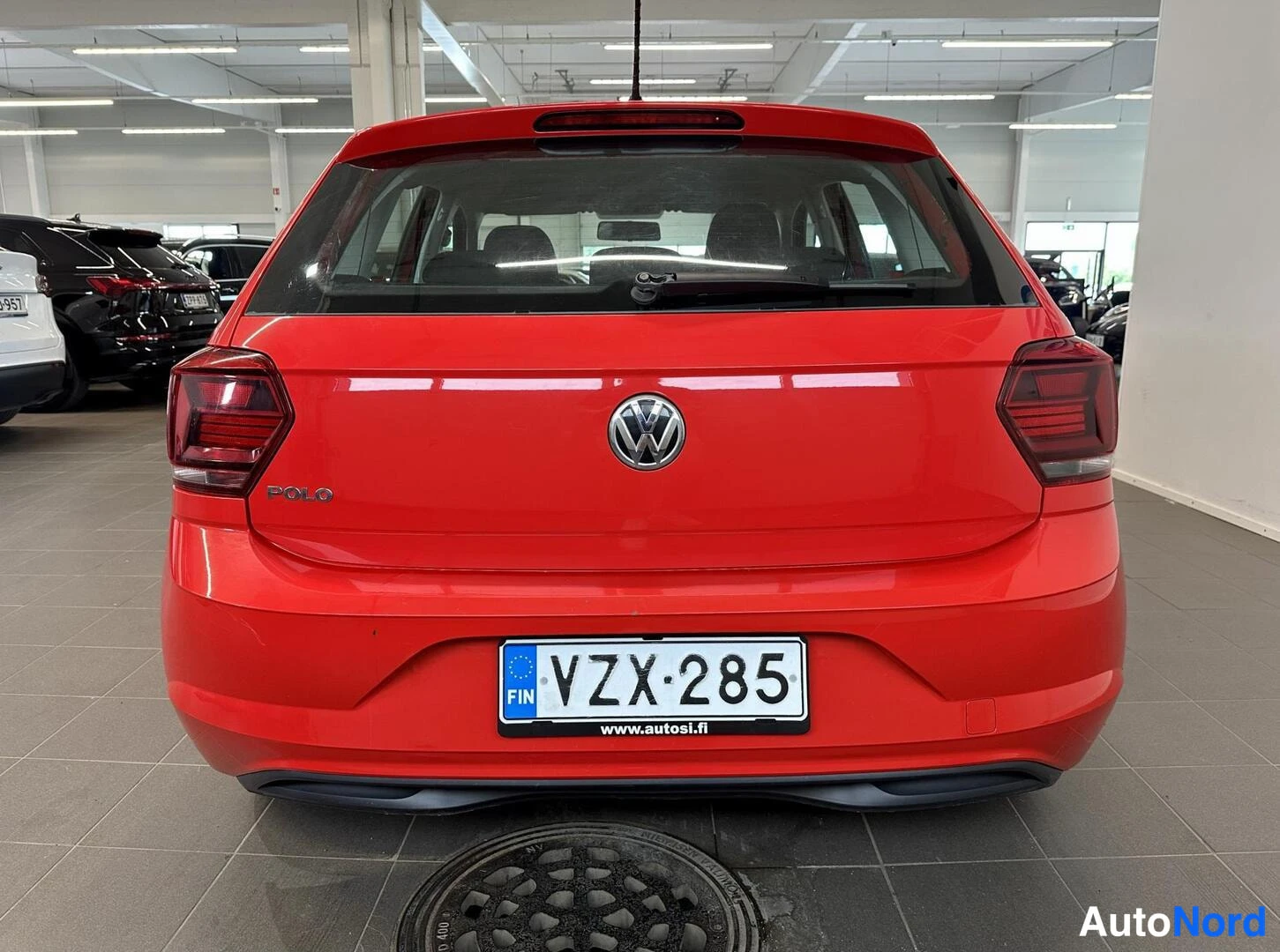 Punainen Volkswagen Polo 2018, takaa, kuva 6