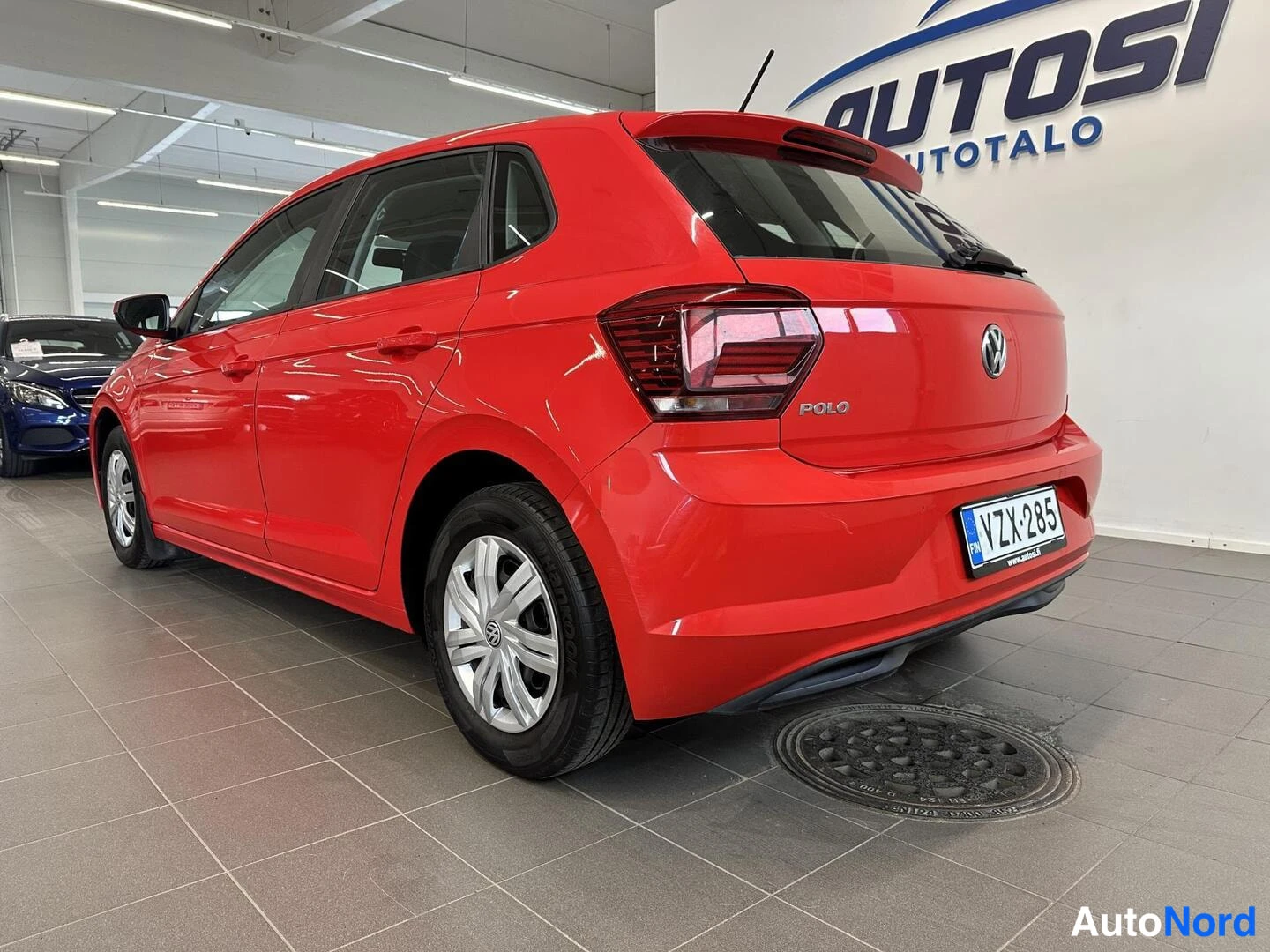 Punainen Volkswagen Polo 2018, takaviisto, kuva 5