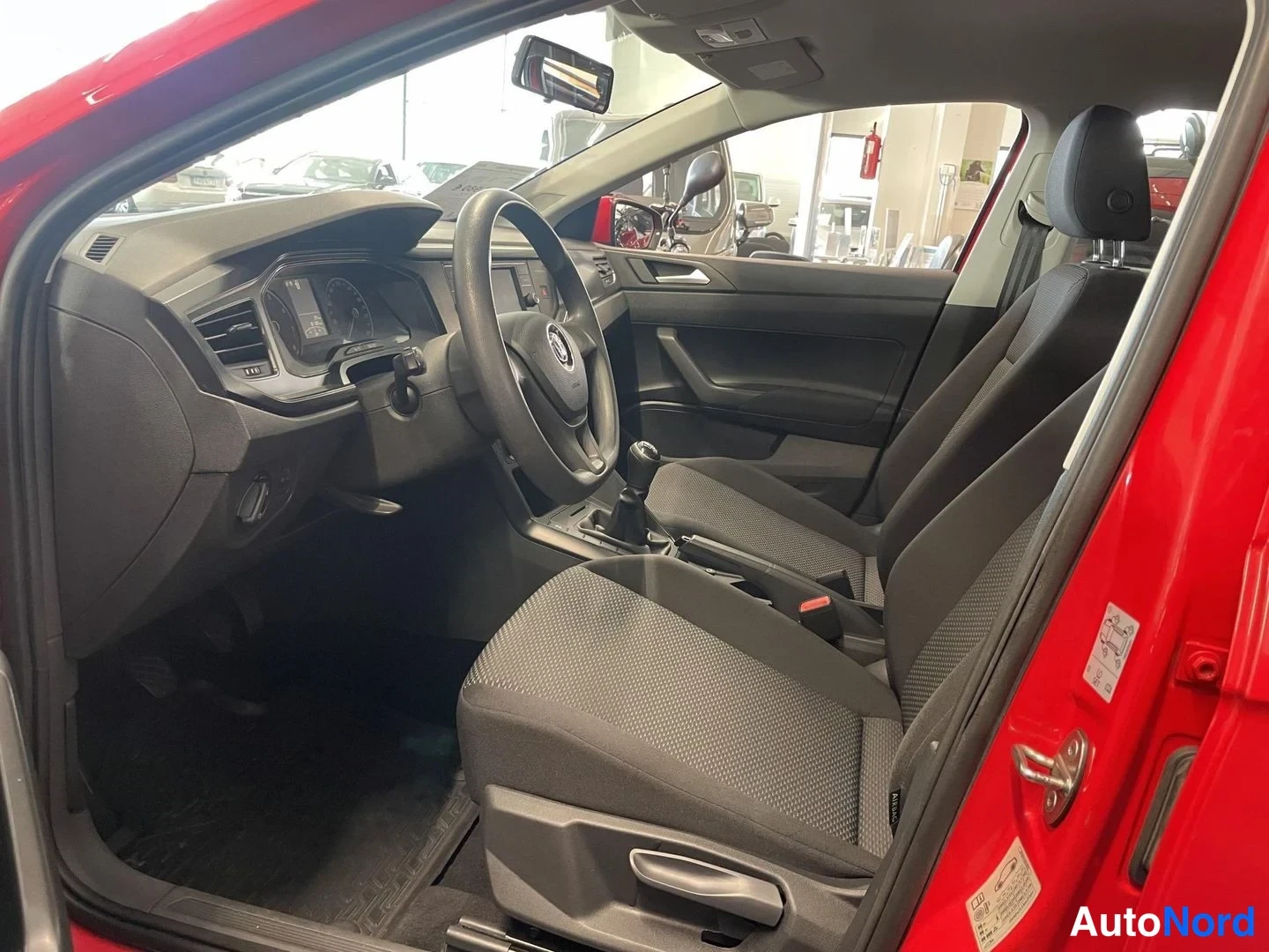 Punainen Volkswagen Polo 2018, kuva 8