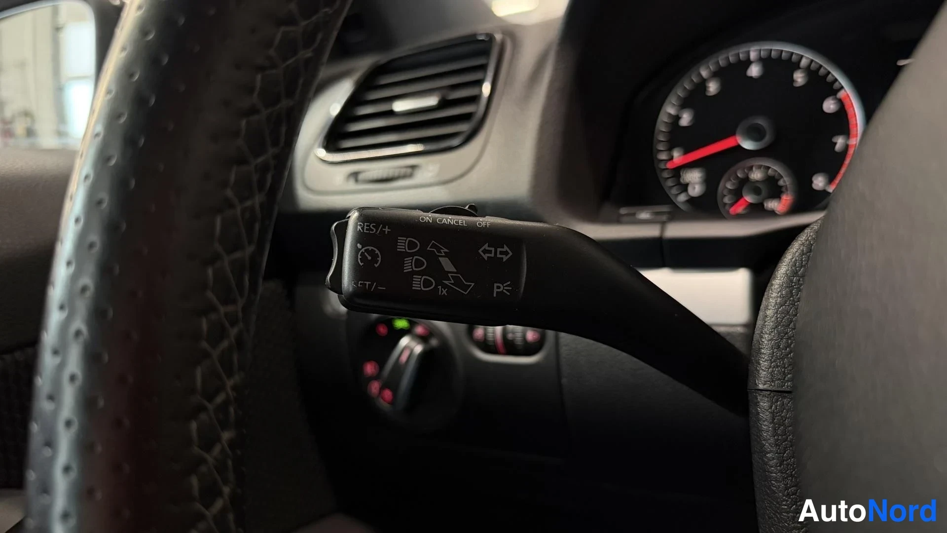 Musta Volkswagen Scirocco 2011, kuva 14