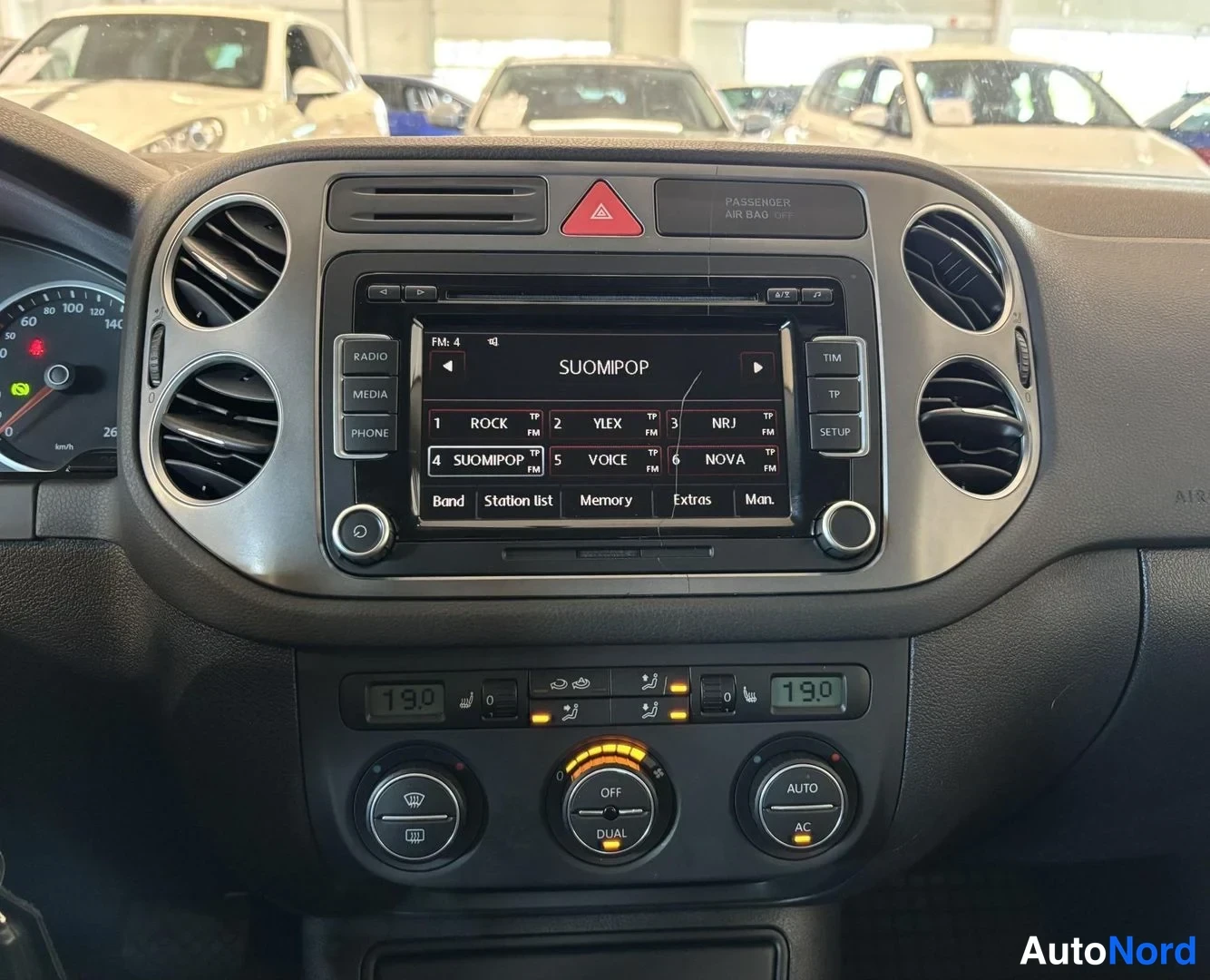 Sininen Volkswagen Tiguan 2009, kuva 15