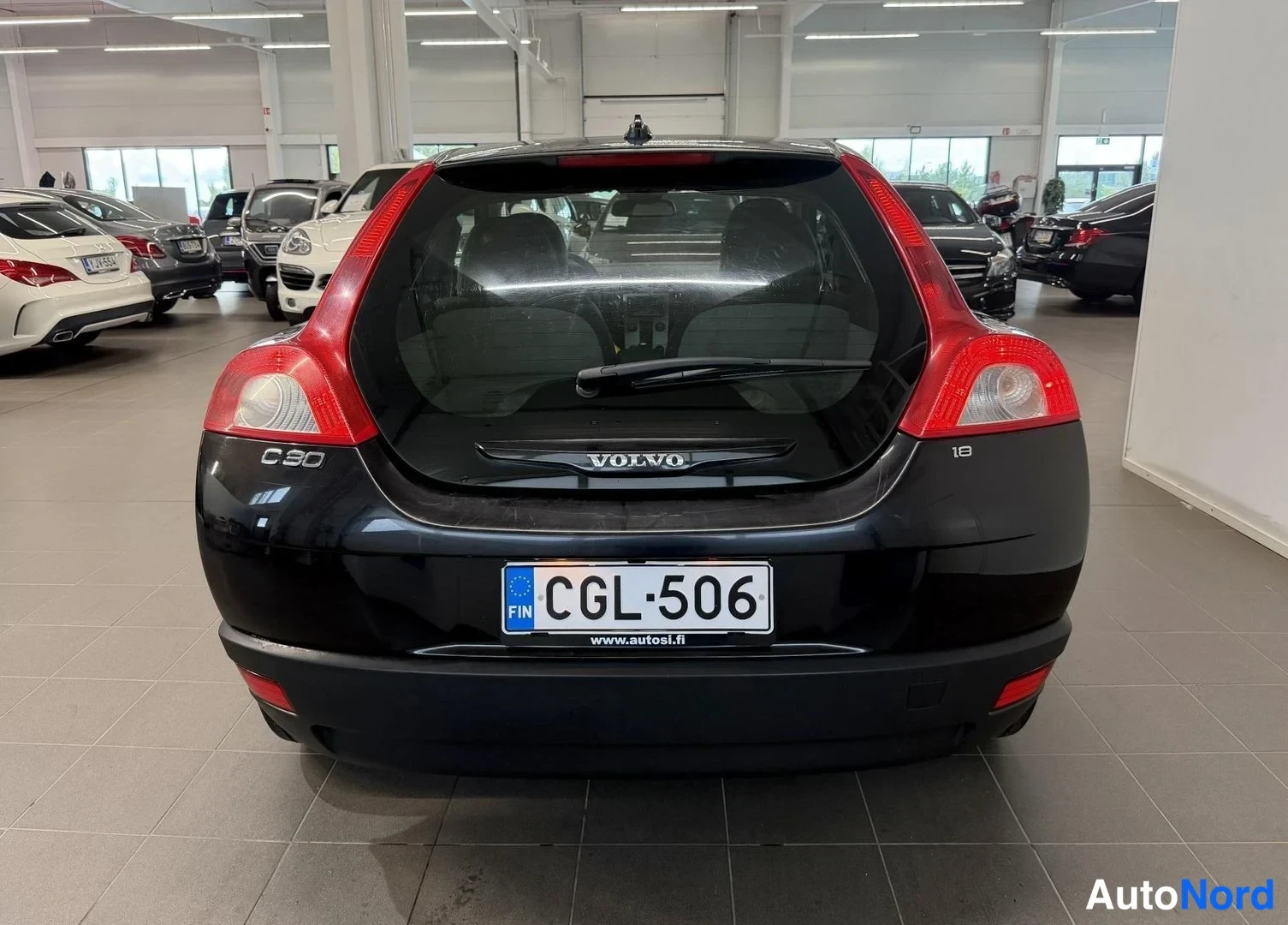 Musta Volvo C30 2007, takaa, kuva 5