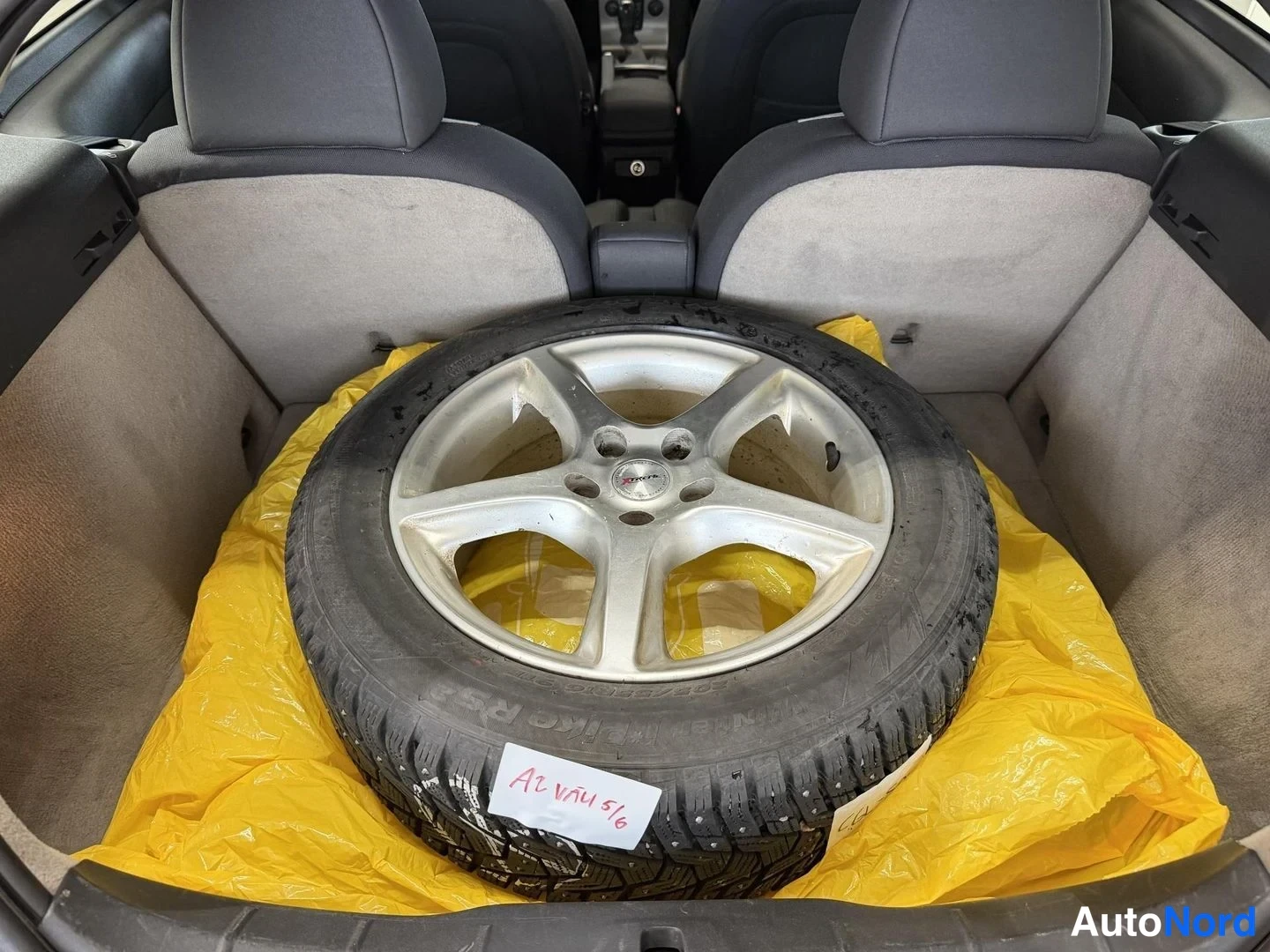 Musta Volvo C30 2007, kuva 9