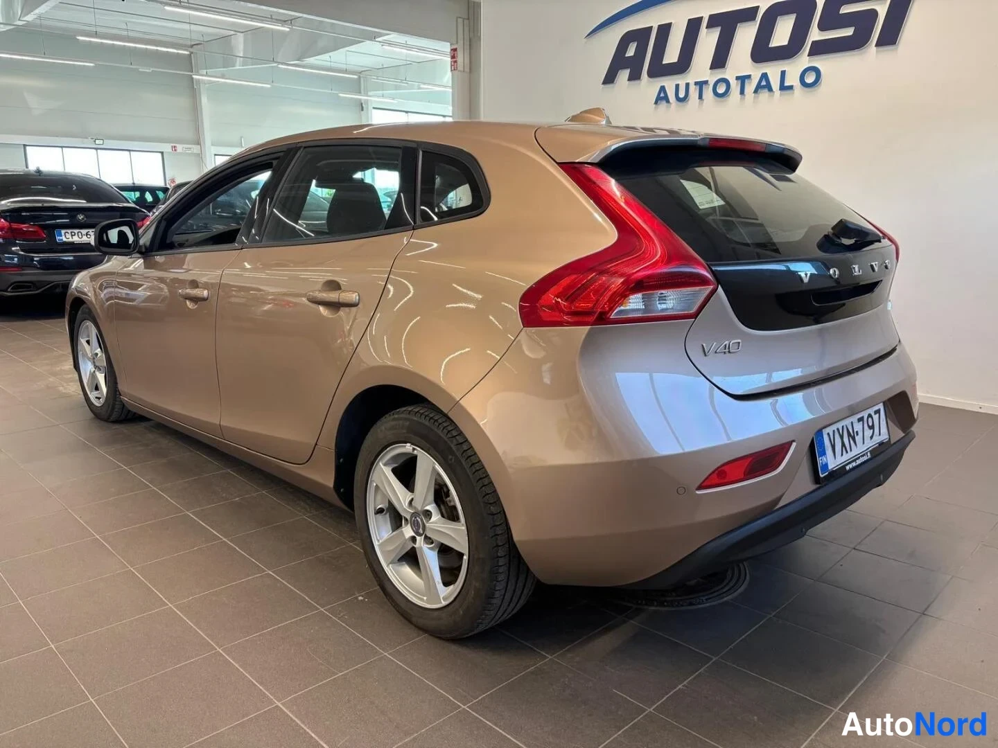 Beige Volvo V40 2014, takaviisto, kuva 5