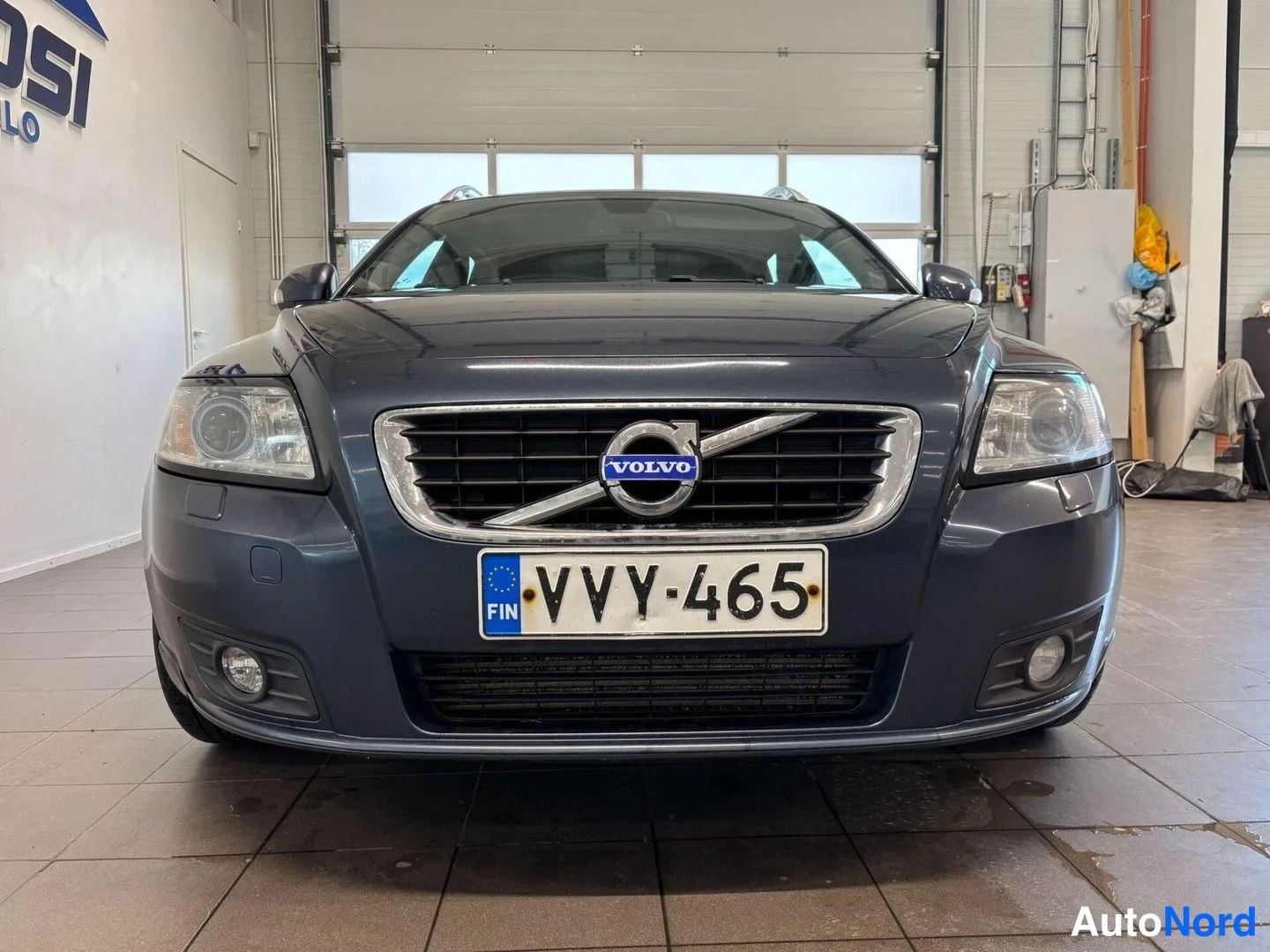 Sininen Volvo V50 2012, edestä, kuva 3