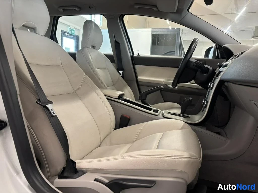 Valkoinen Volvo V50 2009, kuva 10