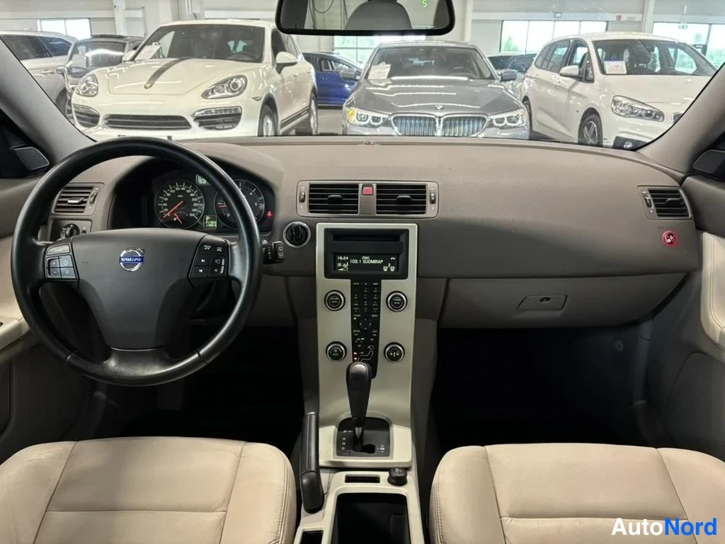 Valkoinen Volvo V50 2009, kuva 11