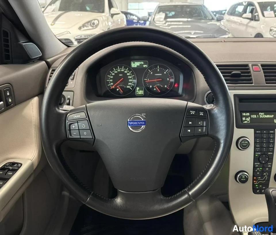 Valkoinen Volvo V50 2009, kuva 12
