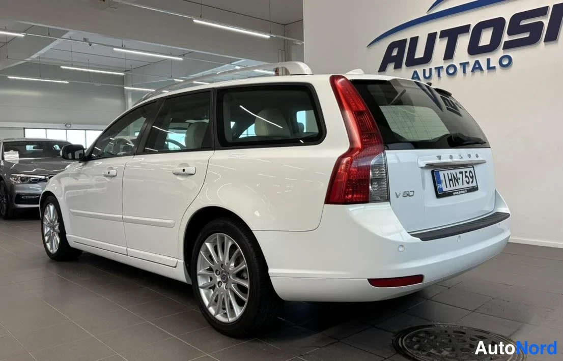 Valkoinen Volvo V50 2009, takaviisto, kuva 5