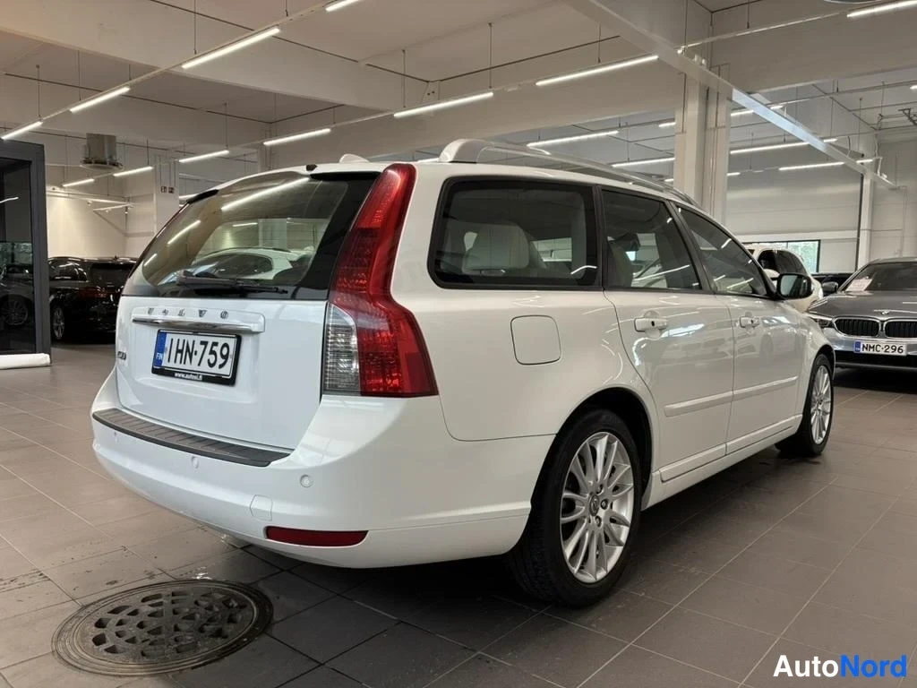 Valkoinen Volvo V50 2009, takaviisto, kuva 6