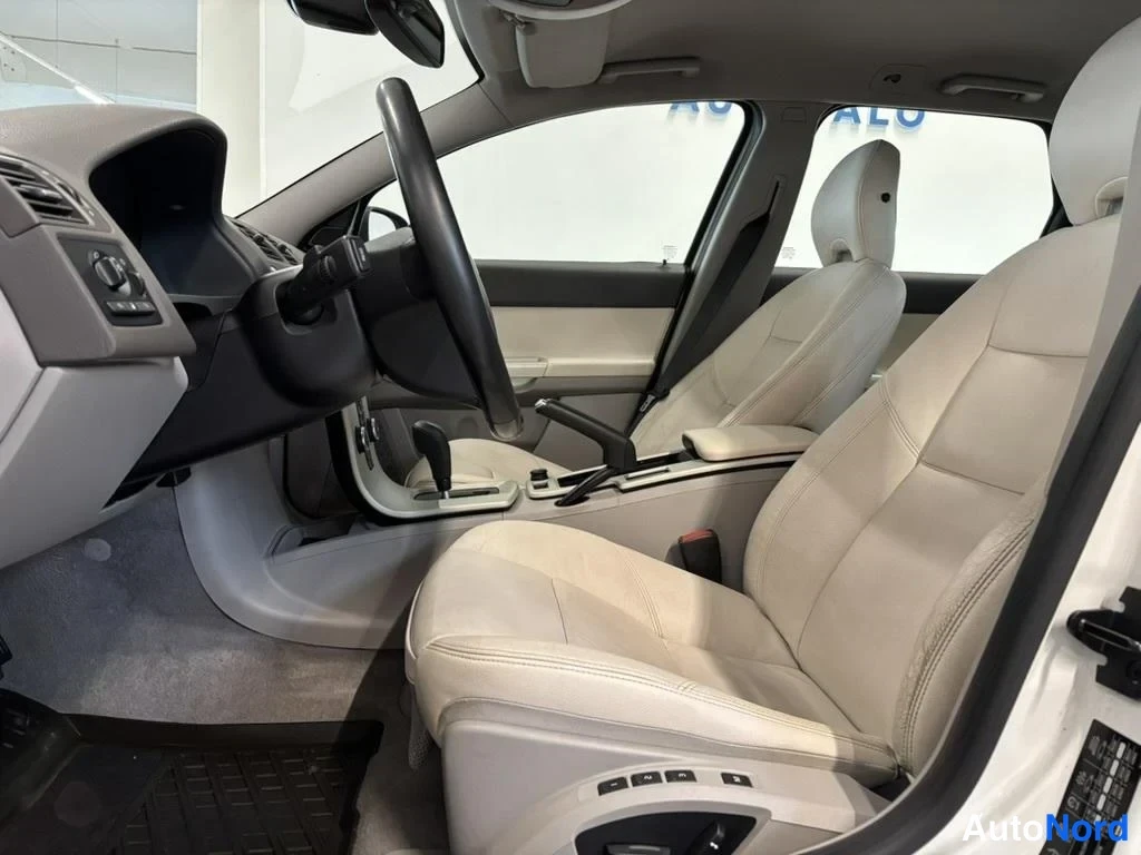 Valkoinen Volvo V50 2009, kuva 7