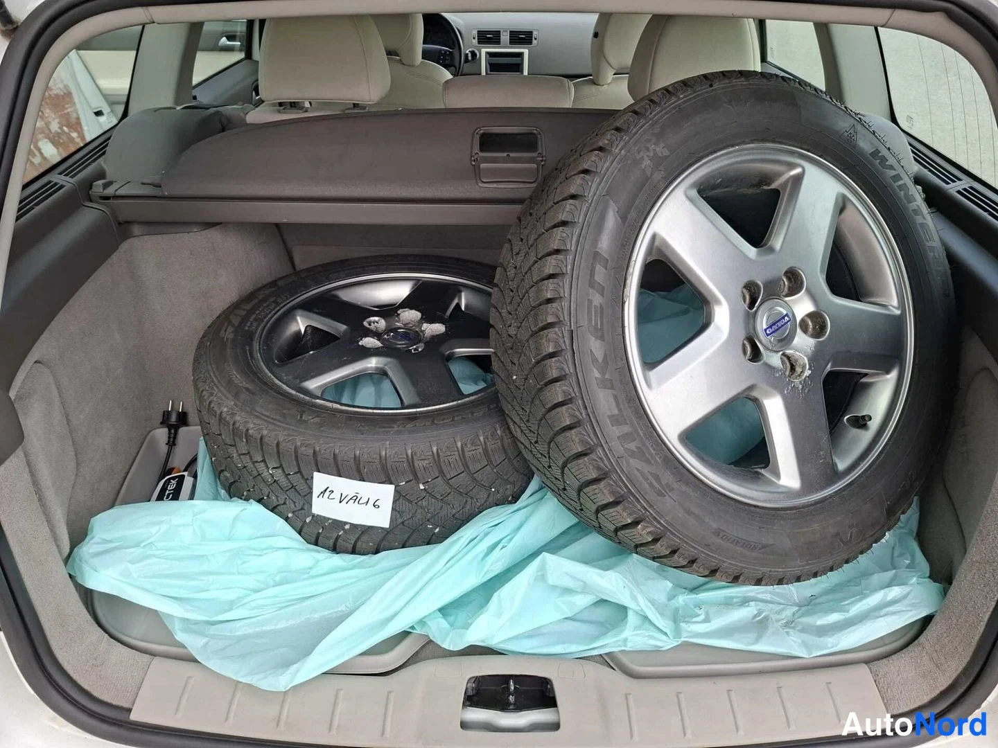 Valkoinen Volvo V50 2009, kuva 14