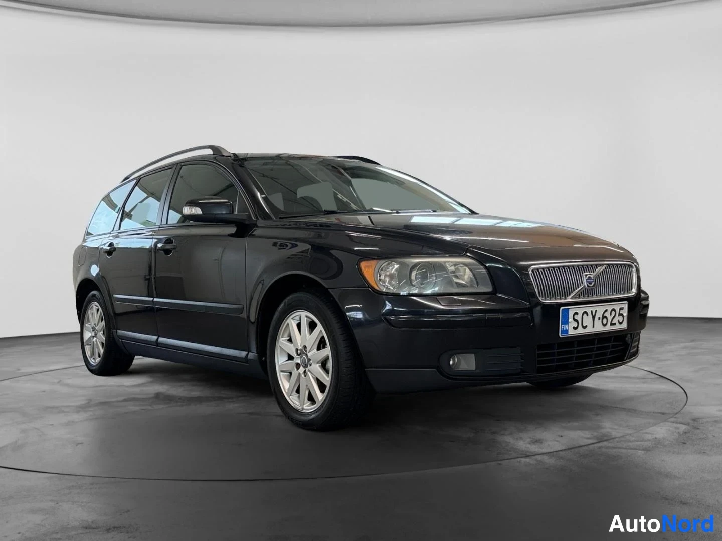 Musta Volvo V50 2007, etuviisto, keula oikealle, kuva 5