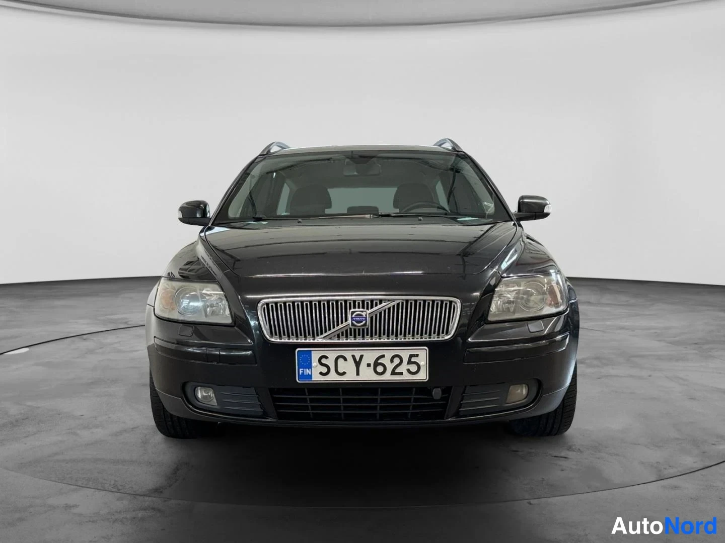 Musta Volvo V50 2007, edestä, kuva 6