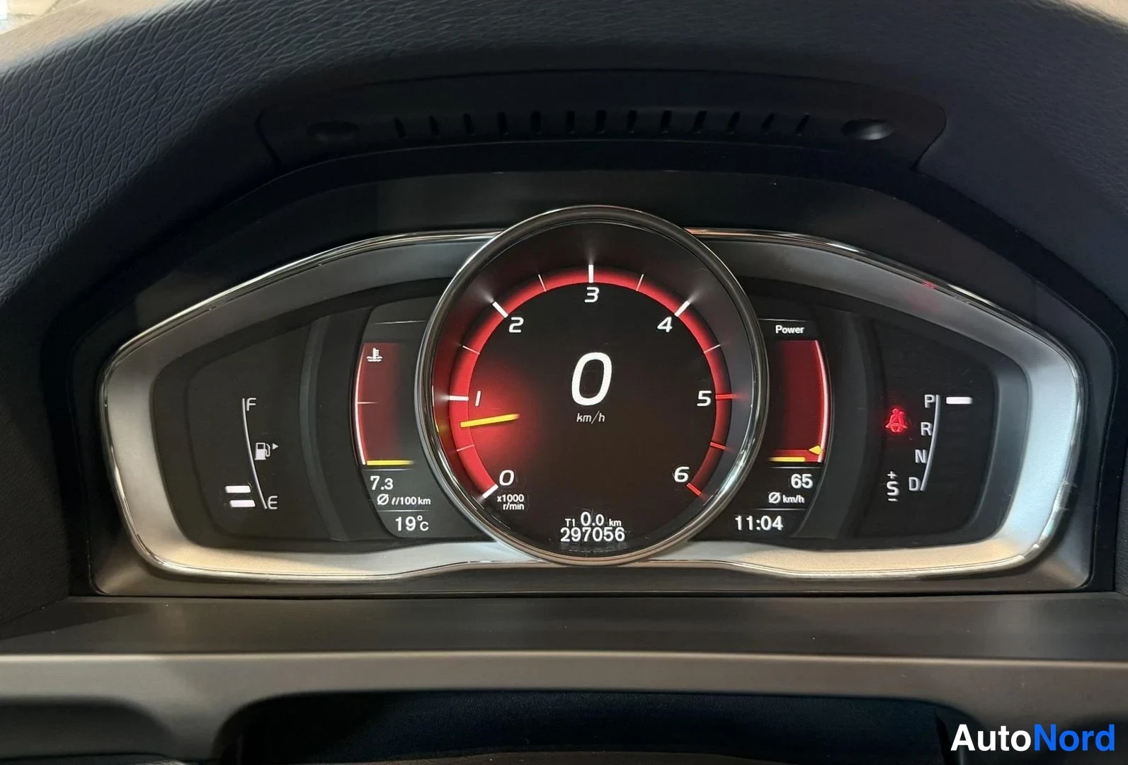 Musta Volvo V60 Cross Country 2018, yksityiskohta, kuva 8