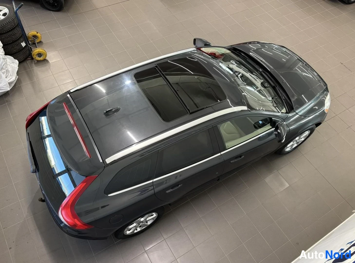 Harmaa Volvo XC60 2010, takaviisto, kuva 4