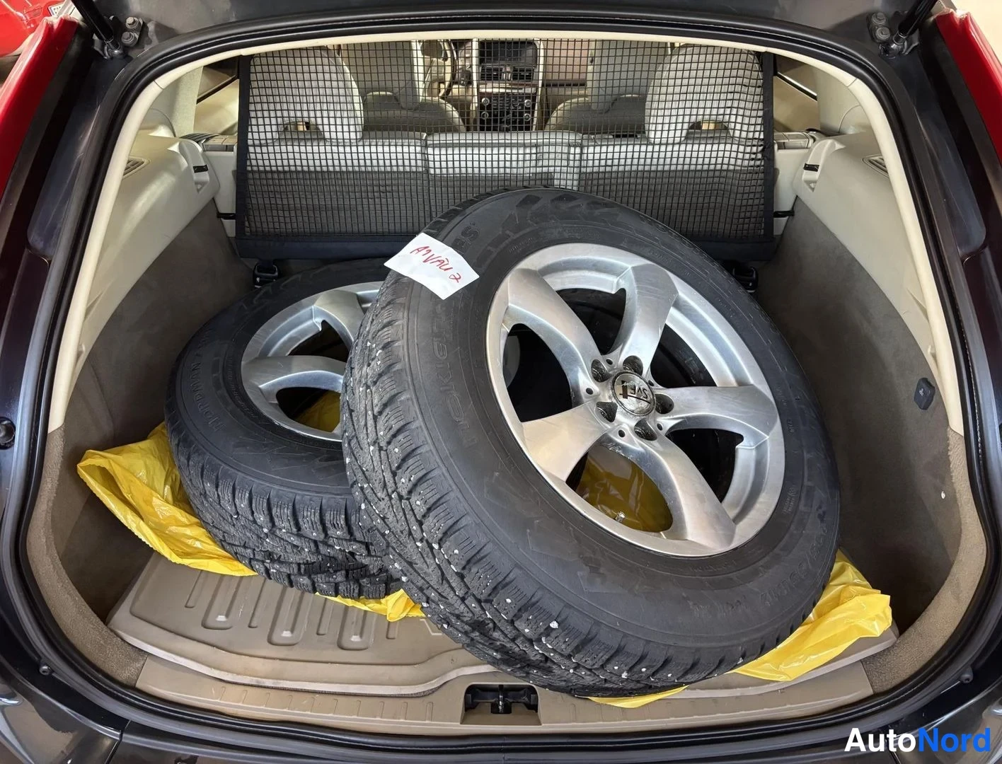 Harmaa Volvo XC60 2010, kuva 9